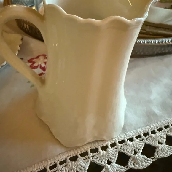 Vintage Hutschenreuter Racine pattern White Porcelain Coffee Pot and Creamer Set - Picture 7 of 7